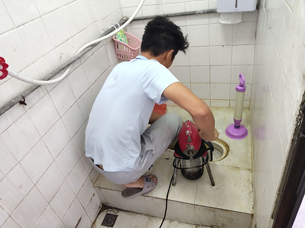 彭阳管道堵塞冒臭气 专业师傅现场解决问题