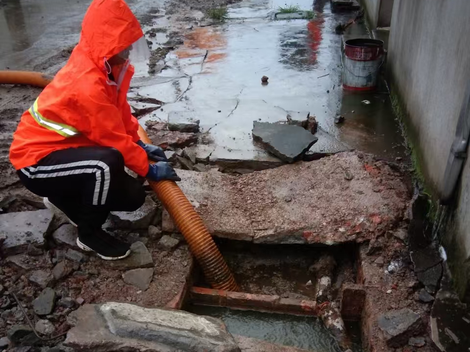 彭阳专业清理污水池 炜誉市政以规范流程守护城市 “肠道”