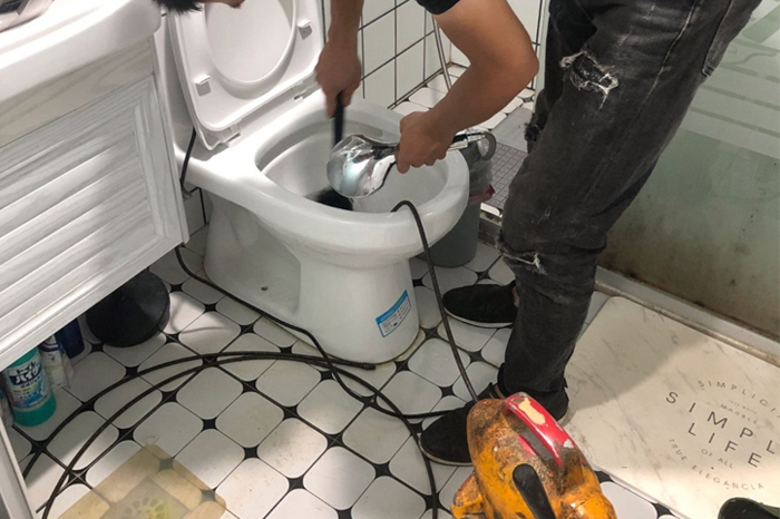 彭阳马桶堵塞自己疏通还是找师傅?专业上门服务让你省时更省心