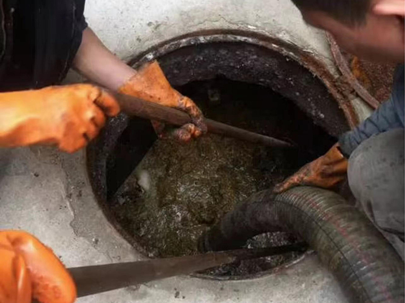 彭阳清理化粪池时如何避免沼气的危害?